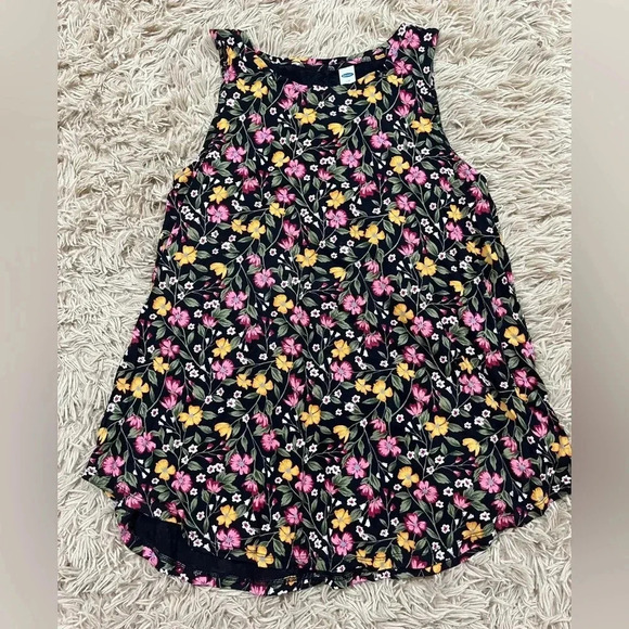 Tops - Floral top sleeveless new